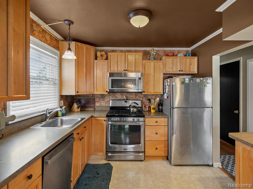 721 HELENE Avenue, Royal Oak, MI 48067 — Photo 9