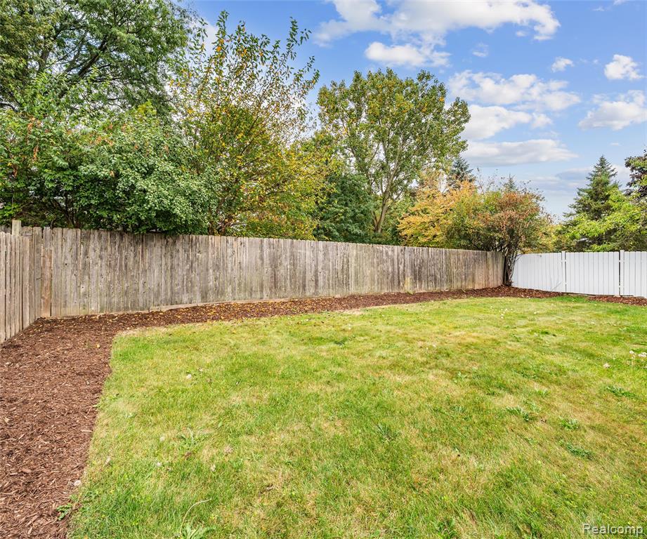 7330 Pointe Drive, Canton, MI 48187 — Photo 44