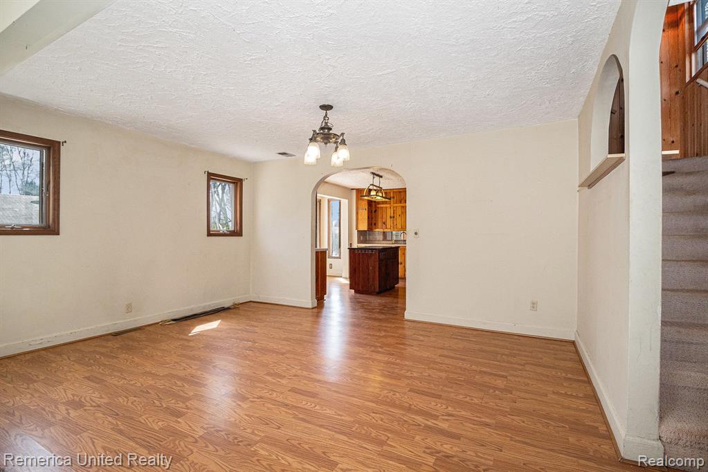 4342 PLEASANT VALLEY Road, Brighton, MI 48114 — Photo 6