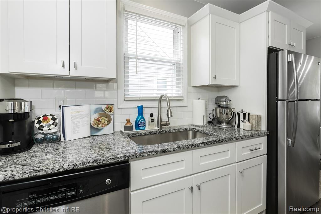 508 Marlin Avenue, Royal Oak, MI 48067 — Photo 12