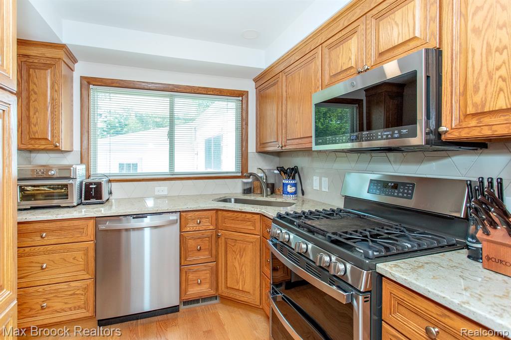 14271 Lincoln Street, Oak Park, MI 48237 — Photo 12
