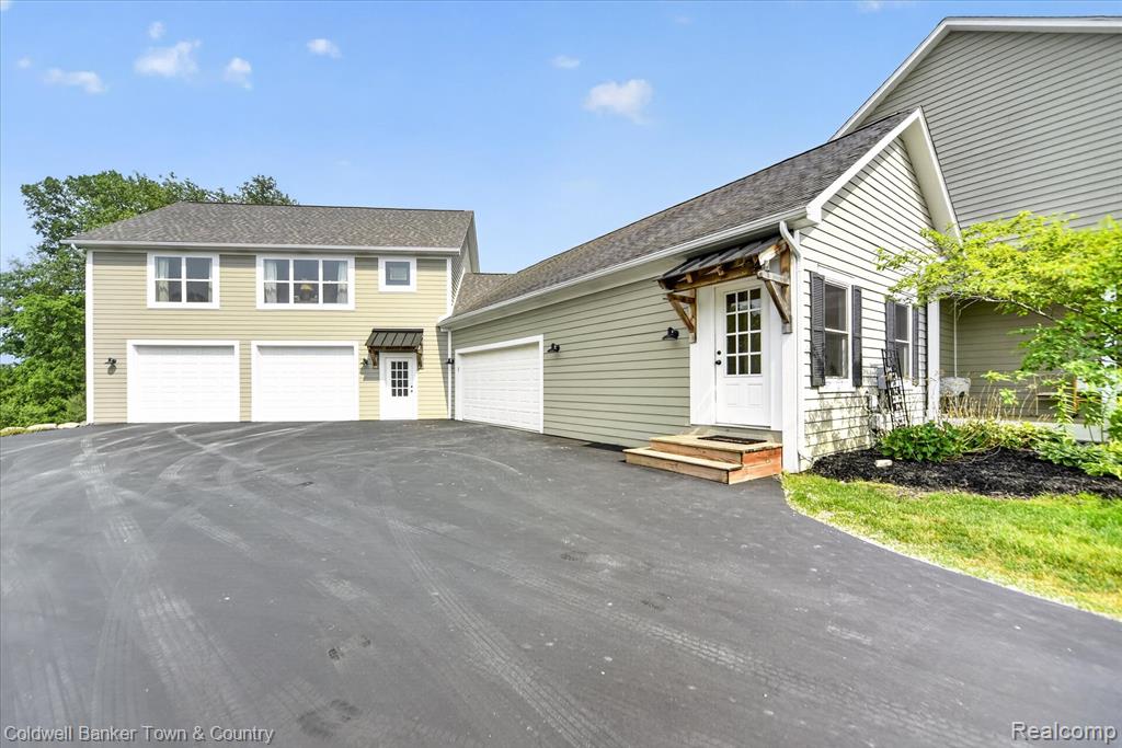 918 Gray Fox Court, Howell, MI 48843 — Photo 5
