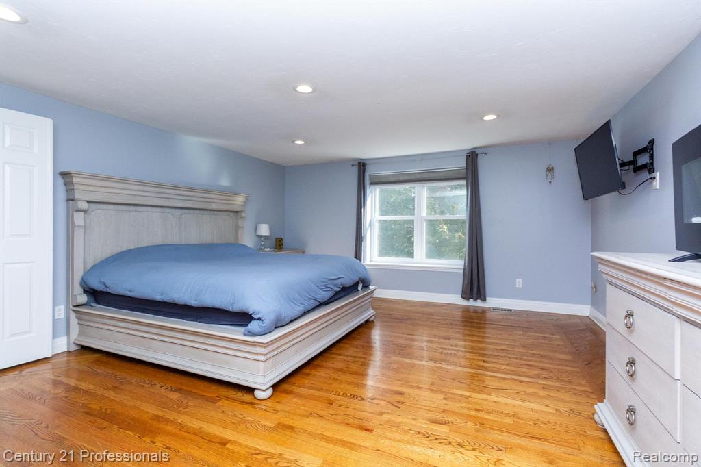 9418 Oakmont Drive, Grand Blanc, MI 48439 — Photo 27
