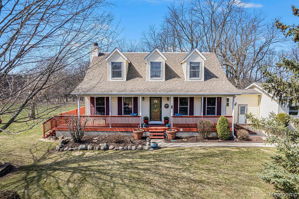 6475 HARTLAND Road, Fenton, MI 48430 — front exterior