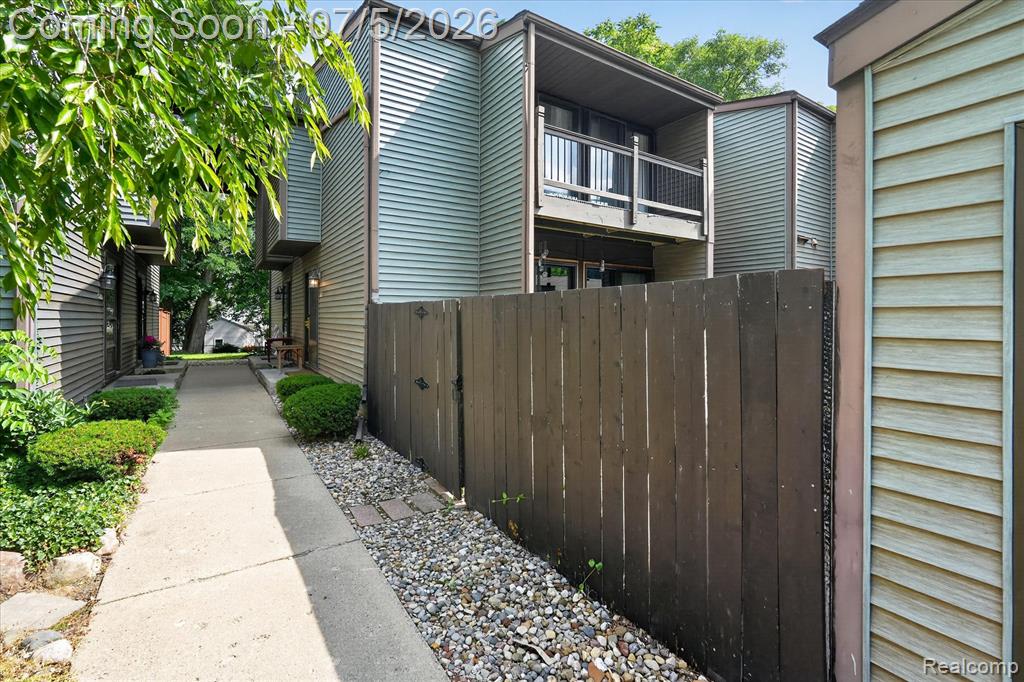 524 W Rockwell Street, Fenton, MI 48430 — Photo 2