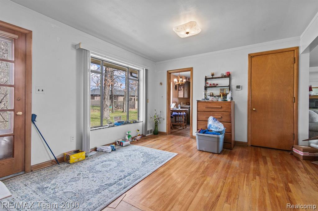 675 WOODCREST Drive, Dearborn, MI 48124 — Photo 6