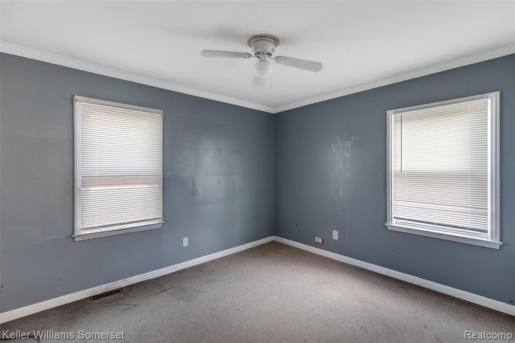 19239 Beaconsfield Street, Harper Woods, MI 48225 — Photo 11