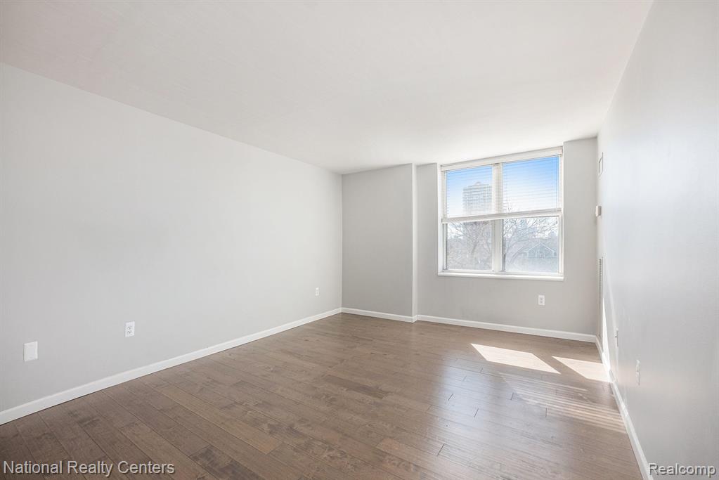 250 E HARBORTOWN Drive, 303, Detroit, MI 48207 — Photo 10