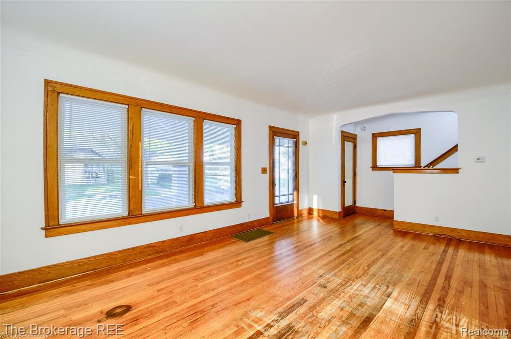 705 FRANK Street, Flint, MI 48504 — Photo 7