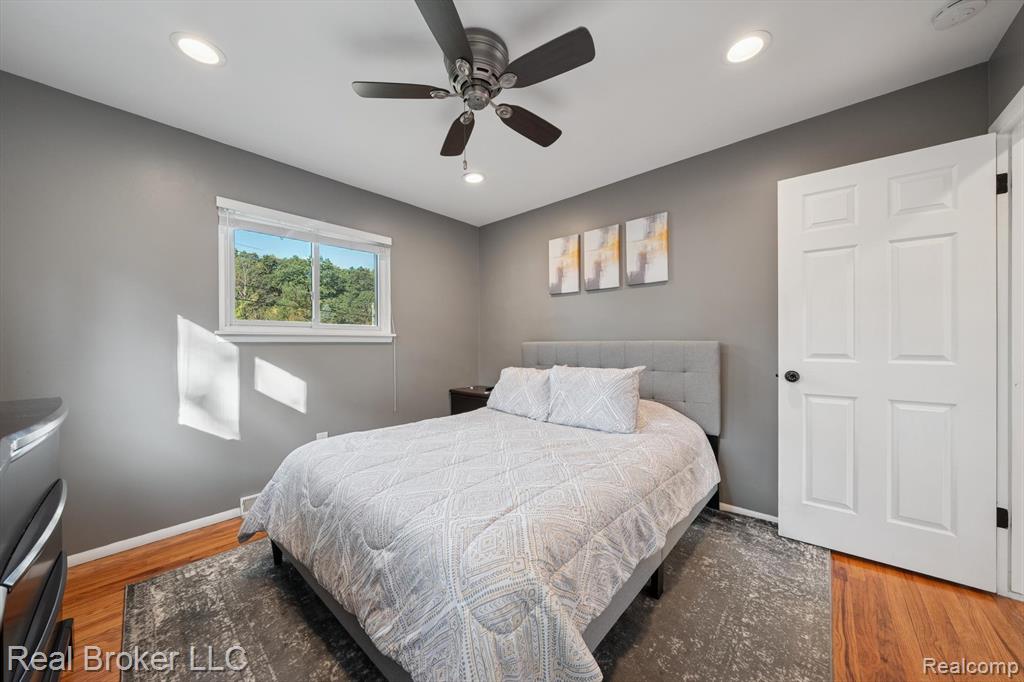 694 Ferndale Avenue, Lake Orion, MI 48362 — Photo 7
