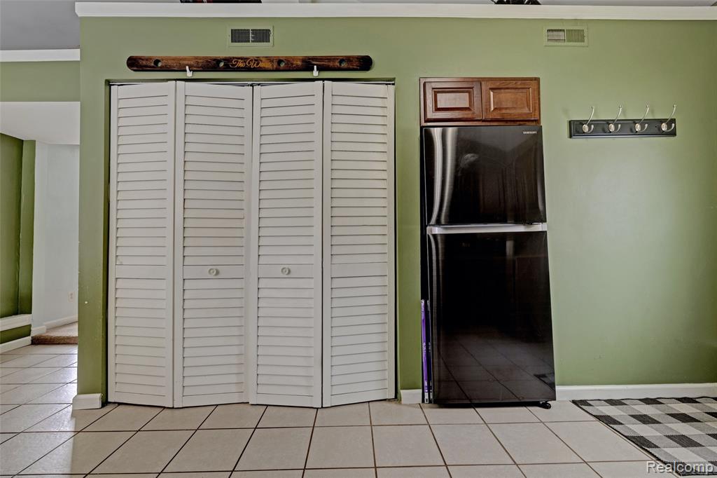 126 N North Shore Drive, Lake Orion, MI 48362 — Photo 12