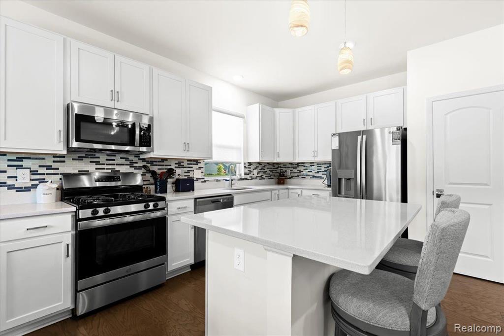 8045 CARSTON Lane, Brighton, MI 48116 — Photo 9