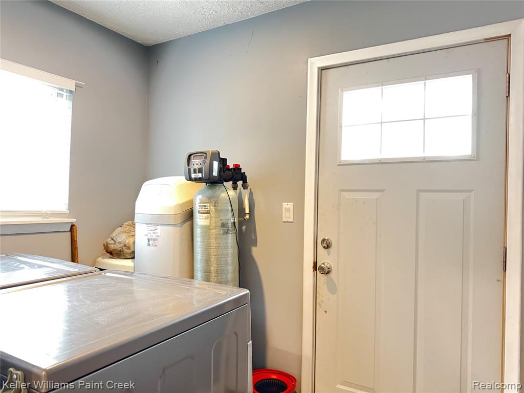 6768 Buckland Avenue, West Bloomfield, MI 48324 — Photo 23
