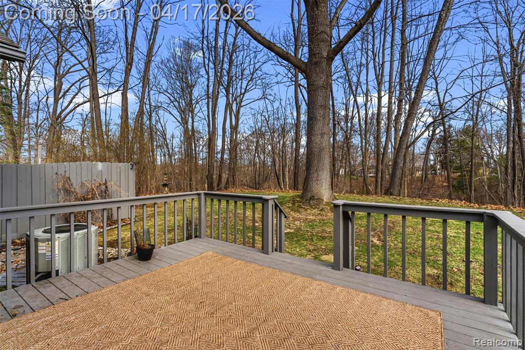 2270 Golden Pond, Fenton, MI, 48430
