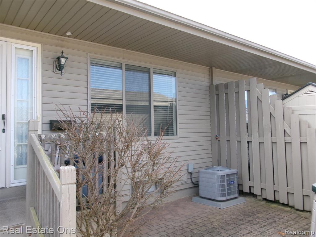 62340 Arlington Circle, 3, South Lyon, MI 48178 — Photo 2