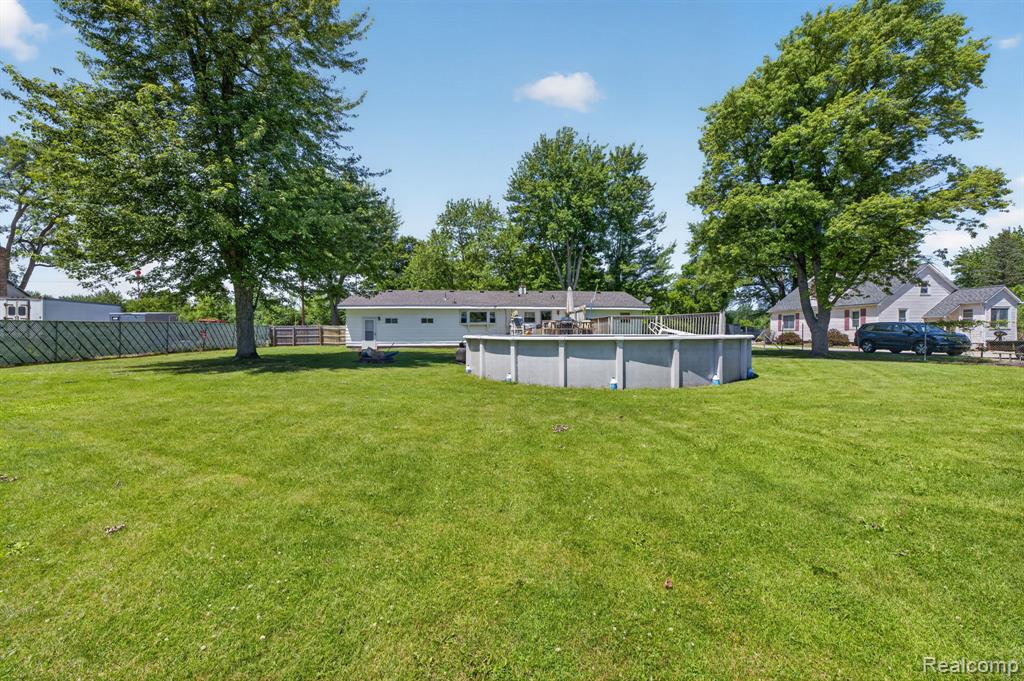 5233 Torrey Road, Flint, MI 48507 — Photo 40