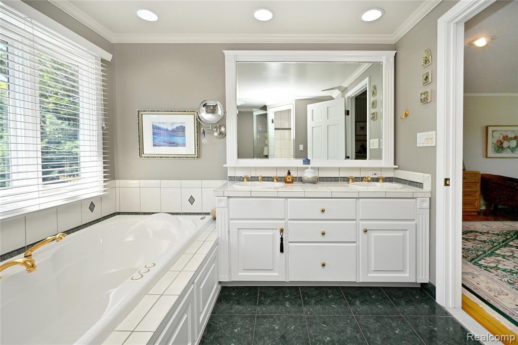 4655 Walnut Lake Road, Bloomfield Hills, MI 48301 — Photo 20
