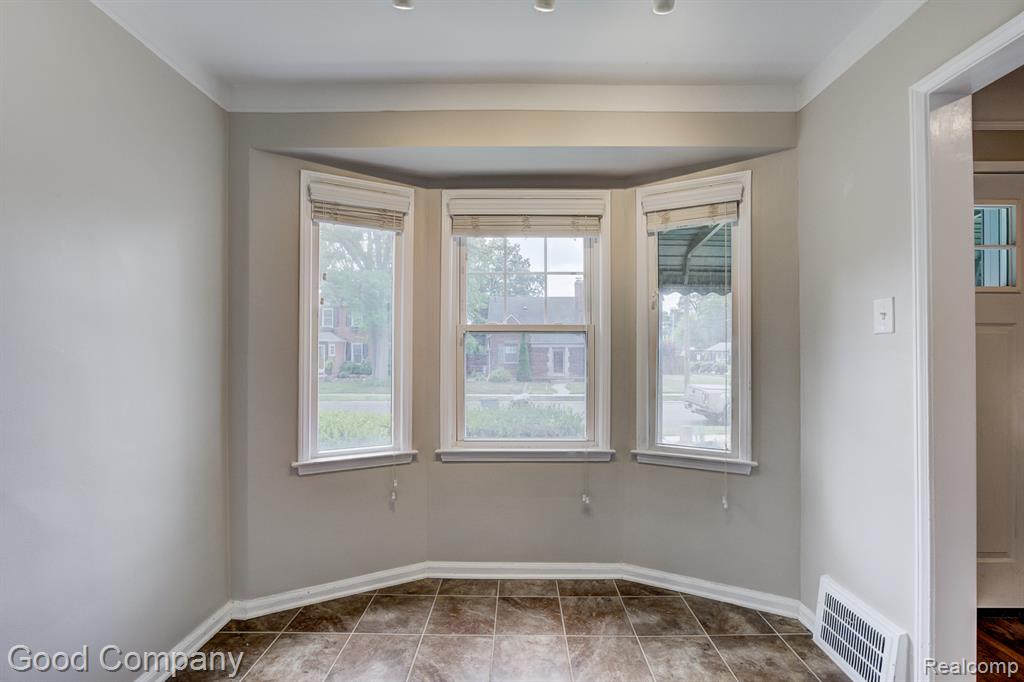 830 W HAZELHURST Street, Ferndale, MI 48220 — Photo 7