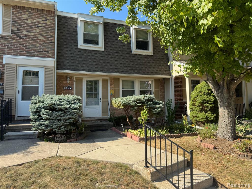 5377 Breeze Hill Place, Troy, MI 48098 — front exterior