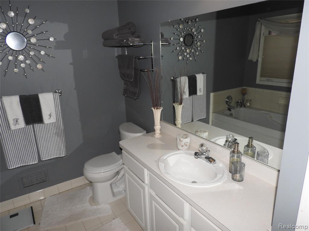 43124 Gina Drive, Sterling Heights, MI 48314 — Photo 22