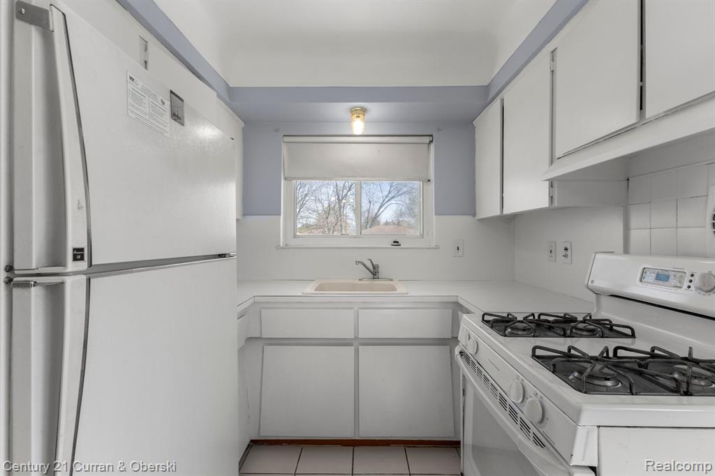 6661 N BEECH DALY Road, Dearborn Heights, MI 48127 — Photo 13