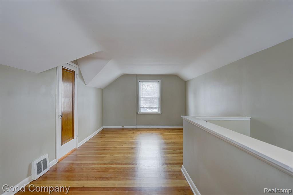 8460 Kenberton Drive, Oak Park, MI 48237 — Photo 30