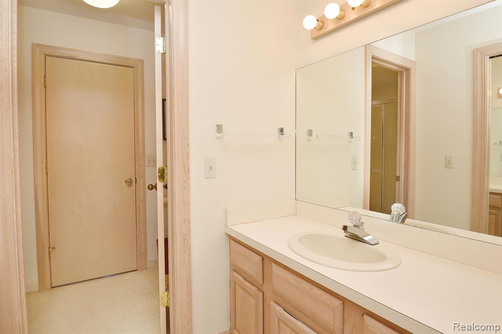 37738 AMBER Drive, Farmington Hills, MI 48331 — Photo 29