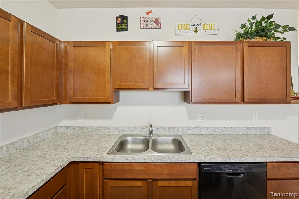 10028 RIDGE RUN Street, 10, Howell, MI 48855 — Photo 9