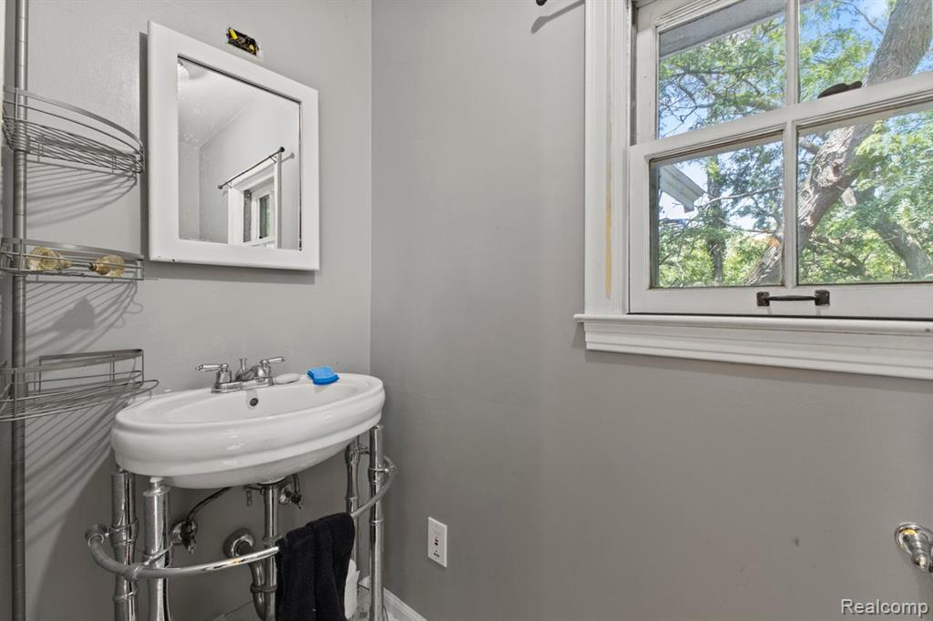 5390 Oak Hill Road, Clarkston, MI 48348 — Photo 22