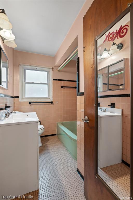 9319 MERRIMAN Road, Livonia, MI 48150 — Photo 16