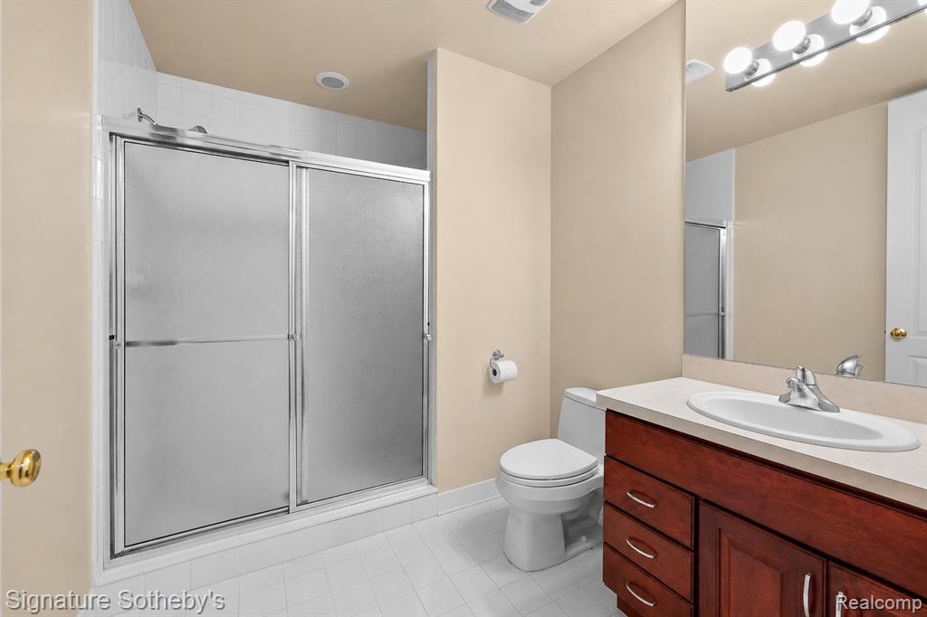 5375 Pembrooke Crossing Court, West Bloomfield, MI — Photo 44