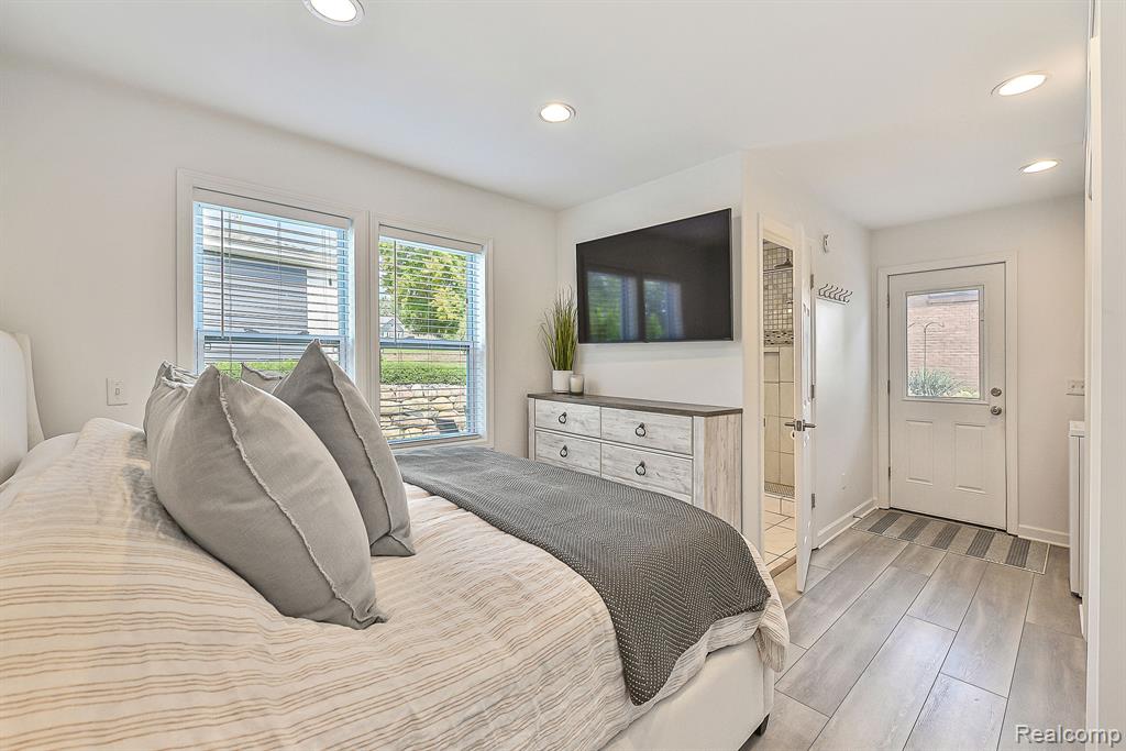 8453 WOODLAND SHORE Drive, Brighton, MI 48114 — Photo 13
