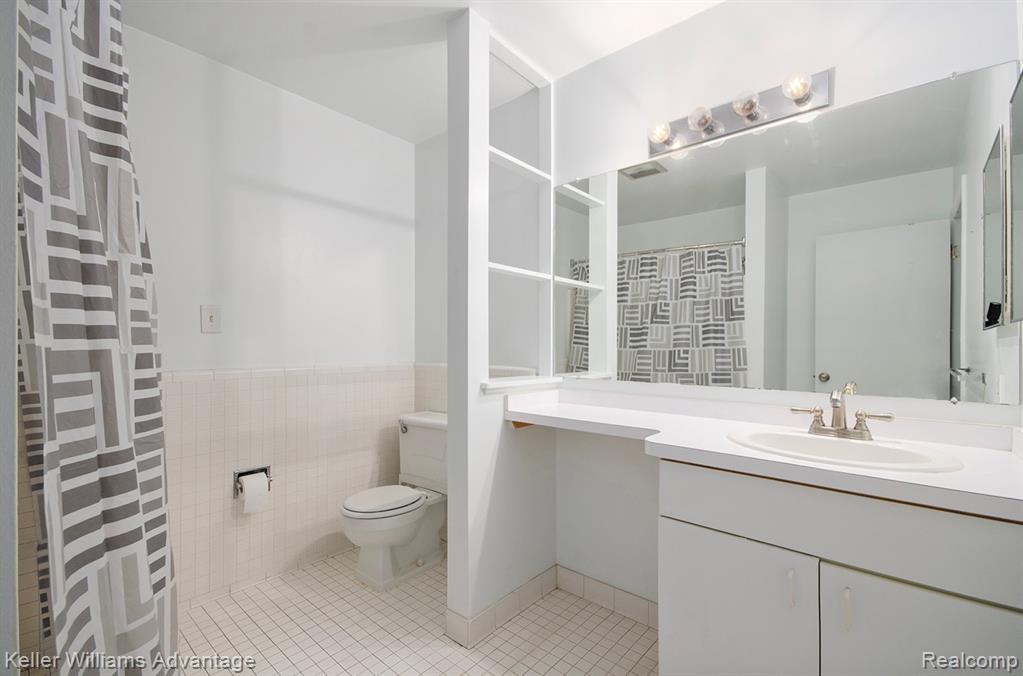 426 Fox Hills Drive N, A5, Bloomfield Hills, MI 48304 — Photo 14