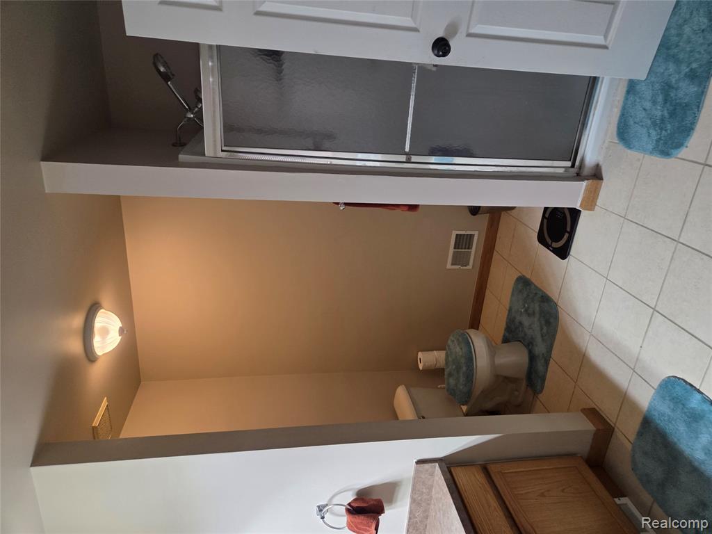 26940 Cedar Run Court, Woodhaven, MI 48183 — Photo 18