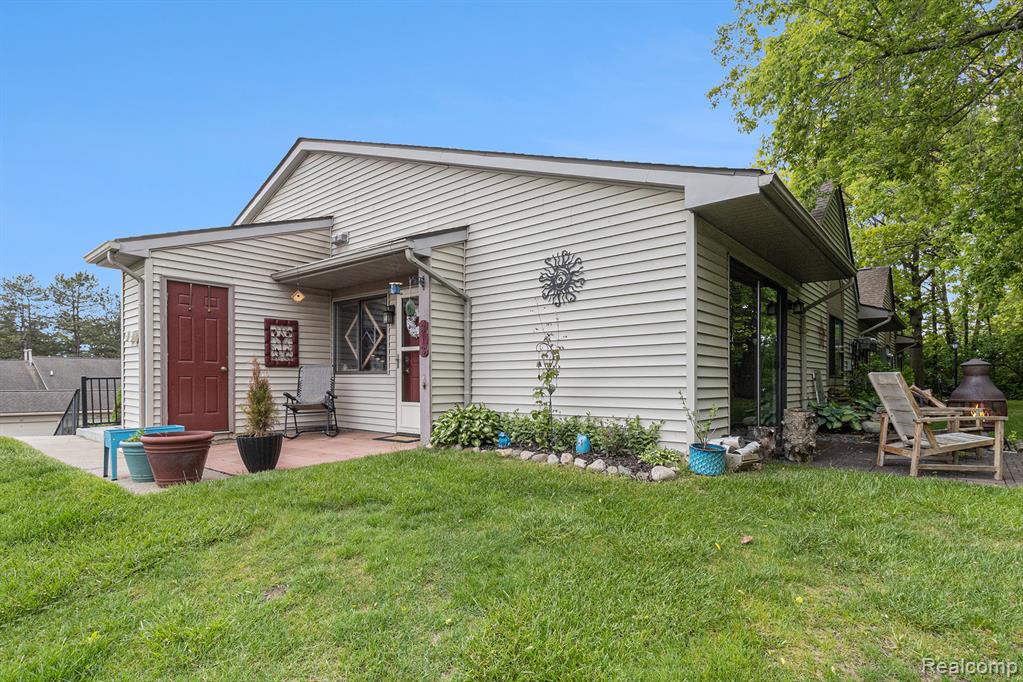 313 Spring Brooke Drive, Brighton, MI 48116 — Photo 3