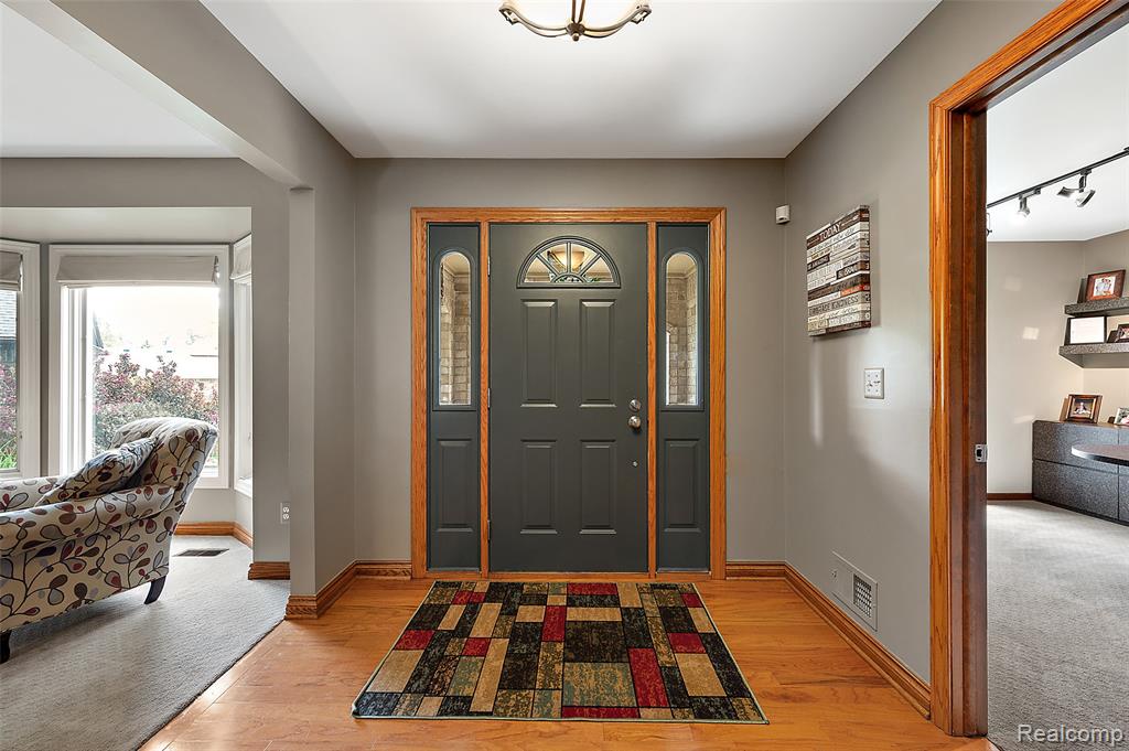 6730 Whiting Drive, Troy, MI 48098 — Photo 8
