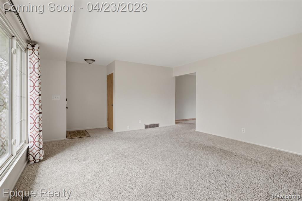 6236 McKenzie Drive, Flint, MI 48507 — Photo 6