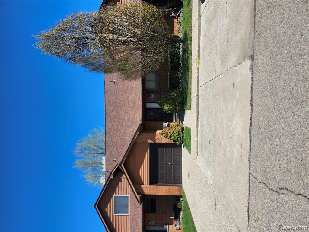 3668 Old Creek Road, Troy, MI 48084