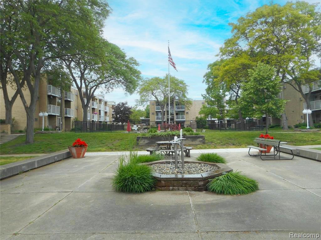 4909 Crooks Road, C7, Royal Oak, MI 48073 — Photo 23