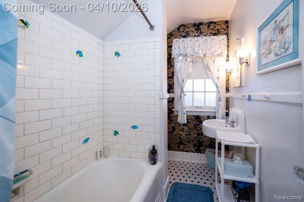 344 Oak Street, Wyandotte, MI 48192 — Photo 32