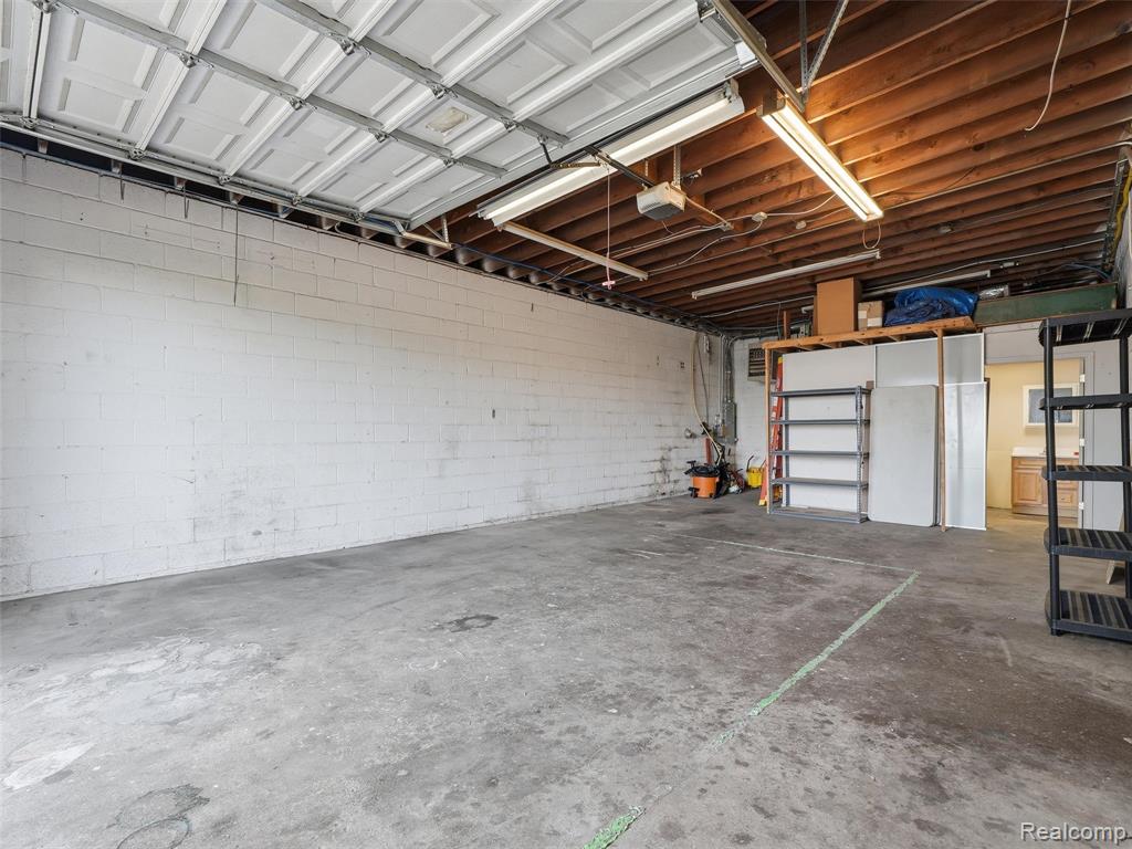 832 W 11 Mile Road, Madison Heights, MI 48071 — Photo 34