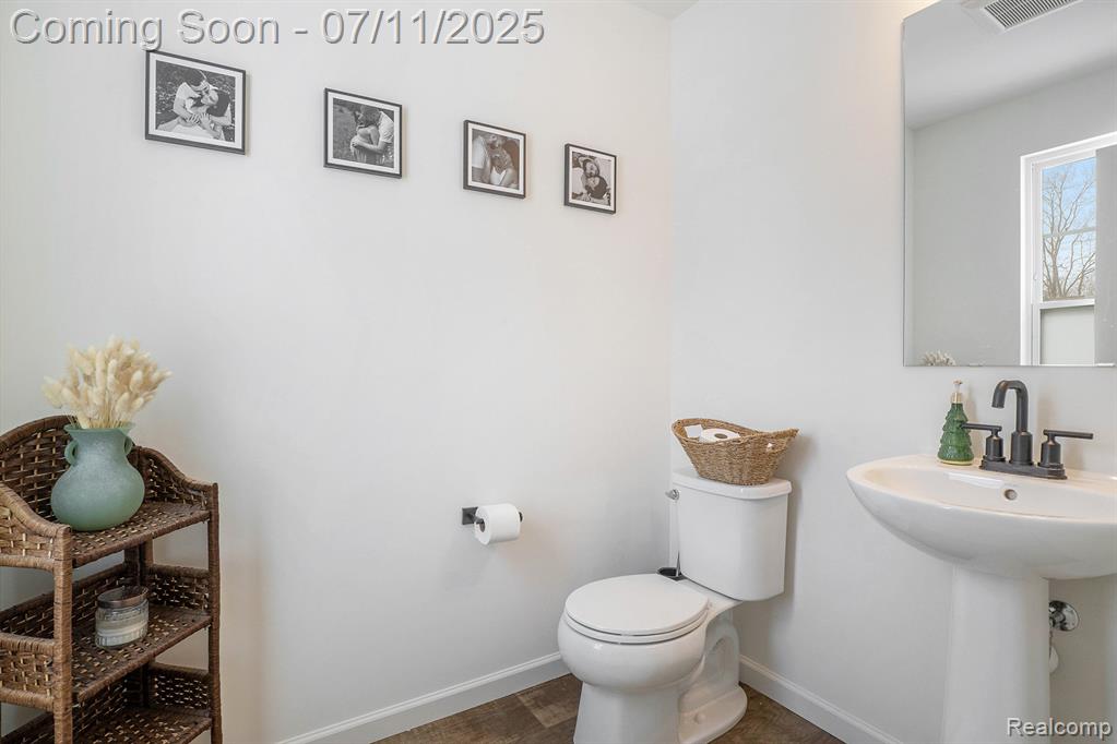 915 Village Drive, Davison, MI 48423 — Photo 10