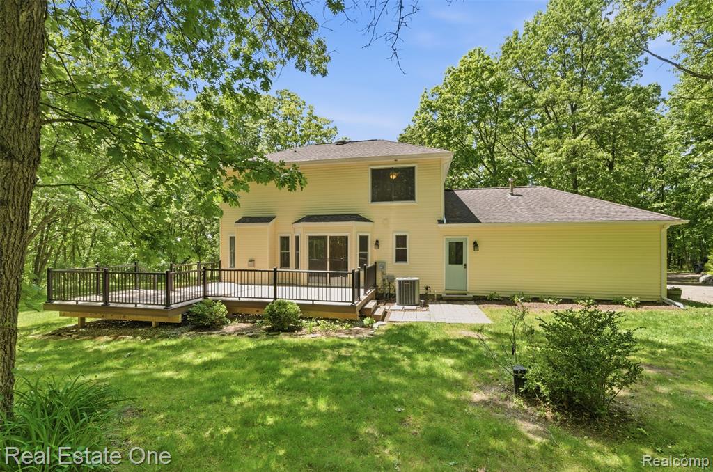 3559 Perry Lake Road, Ortonville, MI 48462 — Photo 9