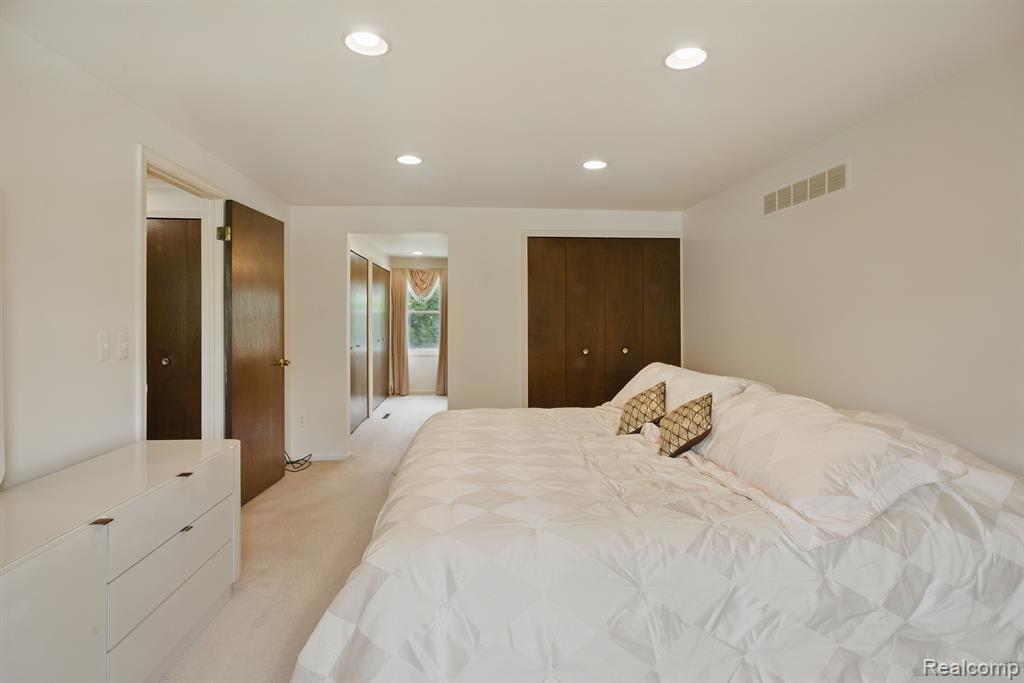 5389 Vincennes Drive, Bloomfield Hills, MI 48302 — Photo 46