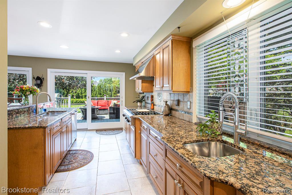 4057 Cypress Drive, Troy, MI 48085 — Photo 13