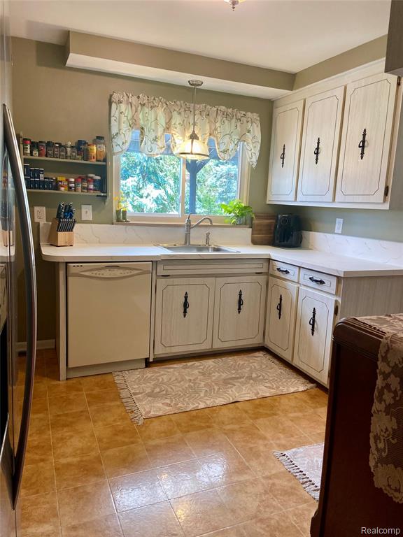 17812 Quarry Road, Riverview, MI 48193 — Photo 21