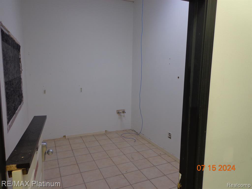 1818 N OLD US 23, Howell, MI 48843 — Photo 8