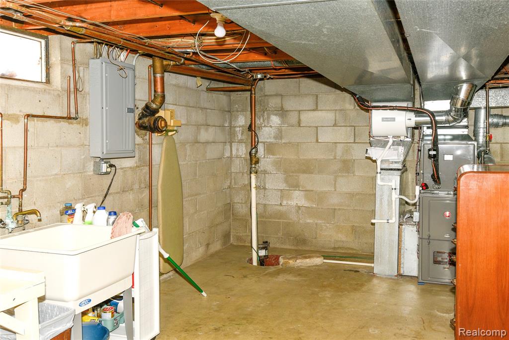 884 Eugene Drive, Oxford, MI 48371 — Photo 41