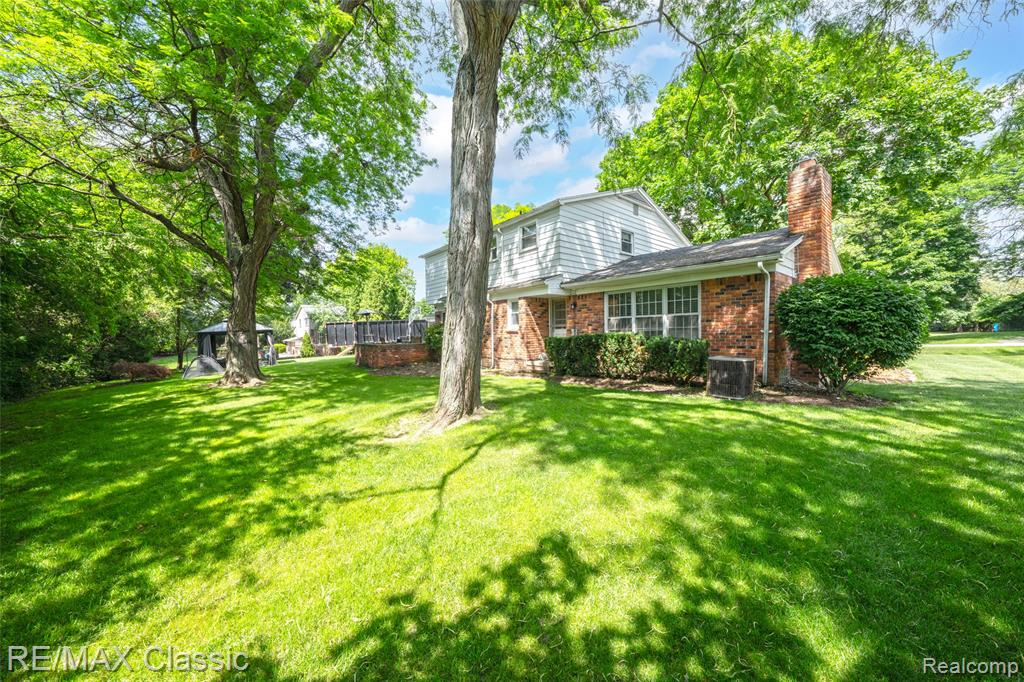 6638 Woodbank Drive, Bloomfield Hills, MI 48301 — Photo 33