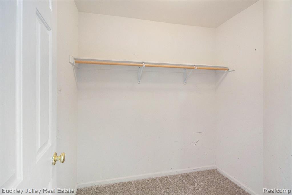 670 OLDE ENGLISH Circle, Howell, MI 48855 — Photo 15